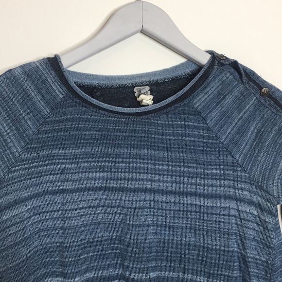 Free People We The Free sweater  w/ ⭐️ buttons - Picture 2 of 5